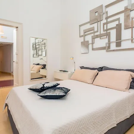 דירה Etnart Gallery House *