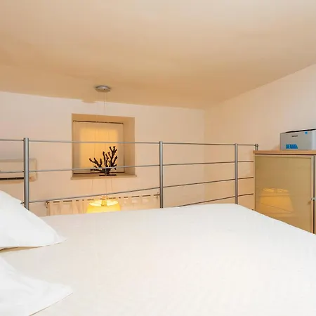 Etnart Gallery House Daire Katanya